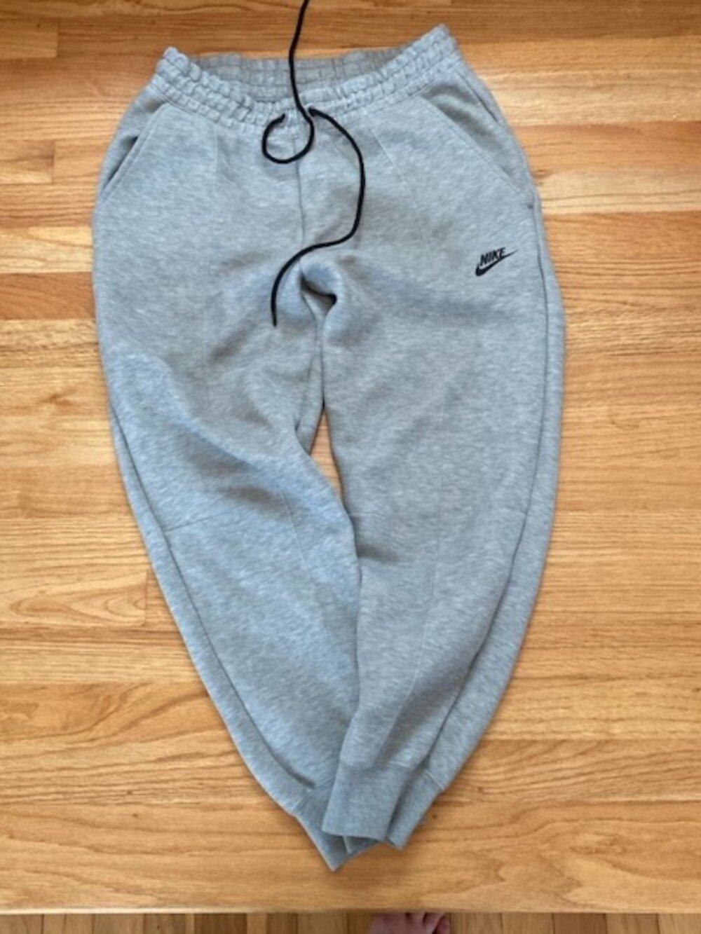 Nike Sportswear Tech Fleece Womens Medium M Grey Mid Rise Joggers